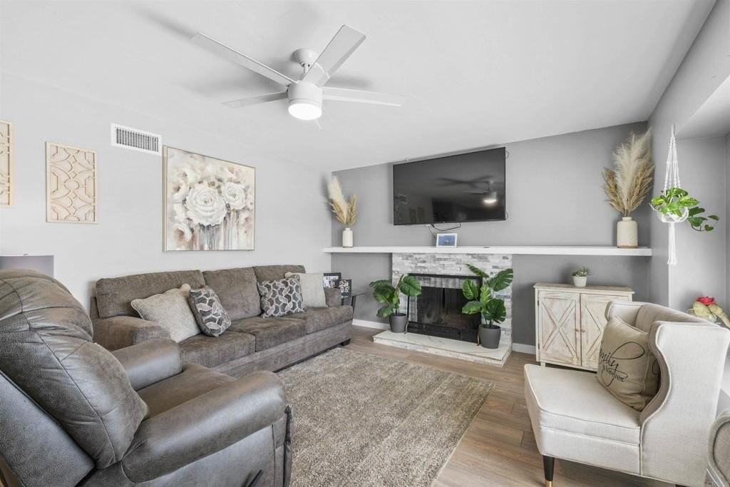 820 Blackwood Dr - Photo 4 of 36