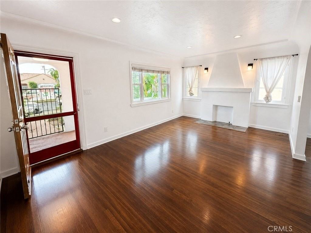 1809 E 65th St - Photo 4 of 17