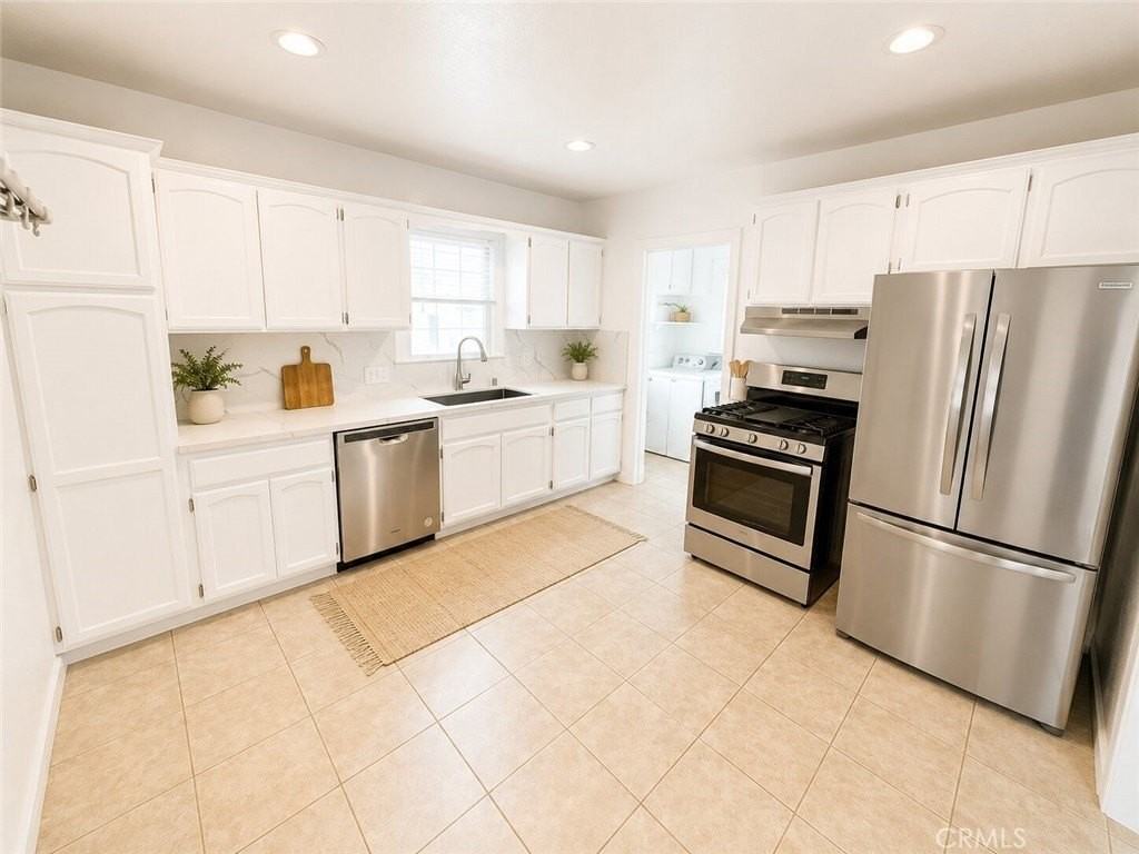 1809 E 65th St - Photo 6 of 17
