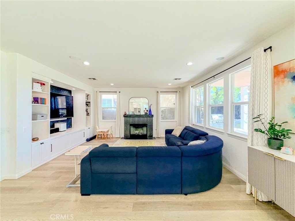 25714 Wallace Pl - Photo 5 of 24