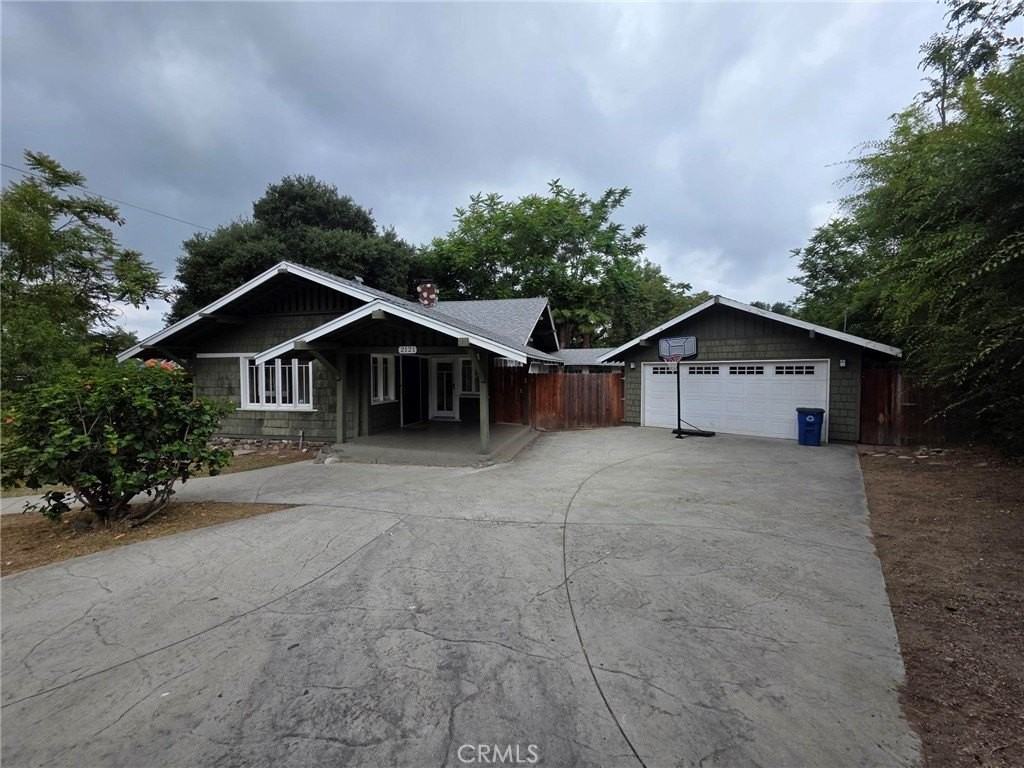 2121 Garfield Ave - Photo 3 of 34
