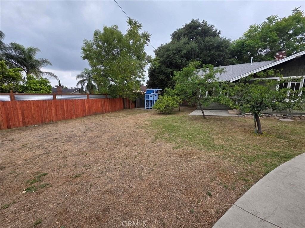 2121 Garfield Ave - Photo 5 of 34