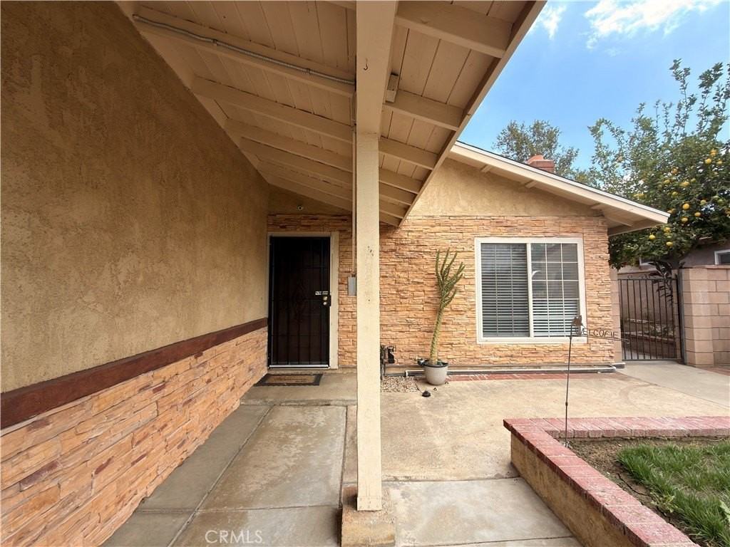 7120 Idyllwild Ln - Photo 4 of 33