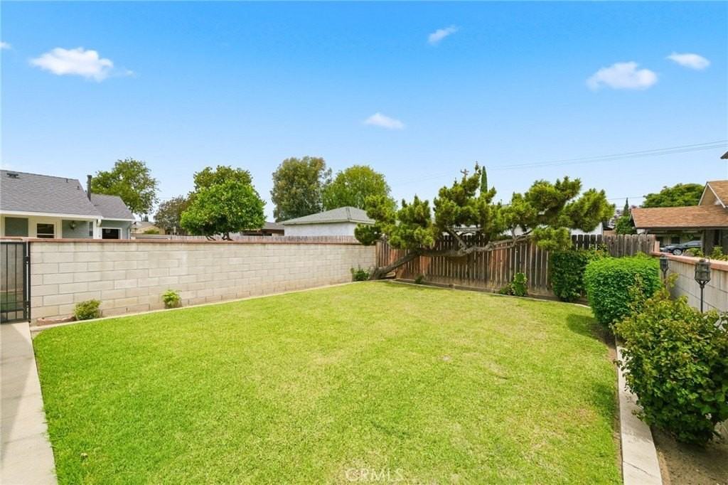 6268 N Muscatel Avenue - Photo 4 of 19