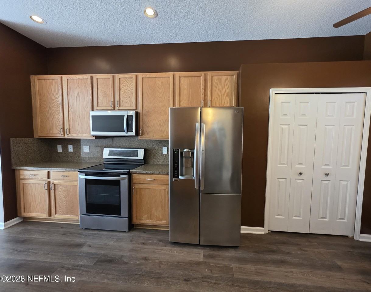 86088 Meadowridge Ct - Photo 7 of 32