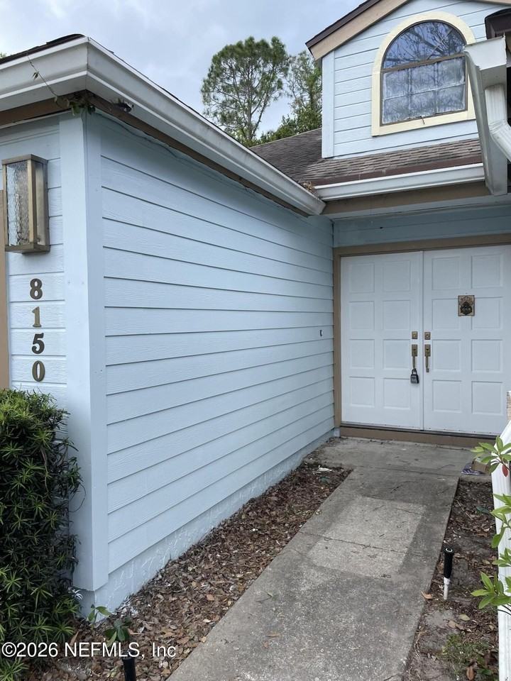 8150 Loch Lomond Ln - Photo 2 of 8