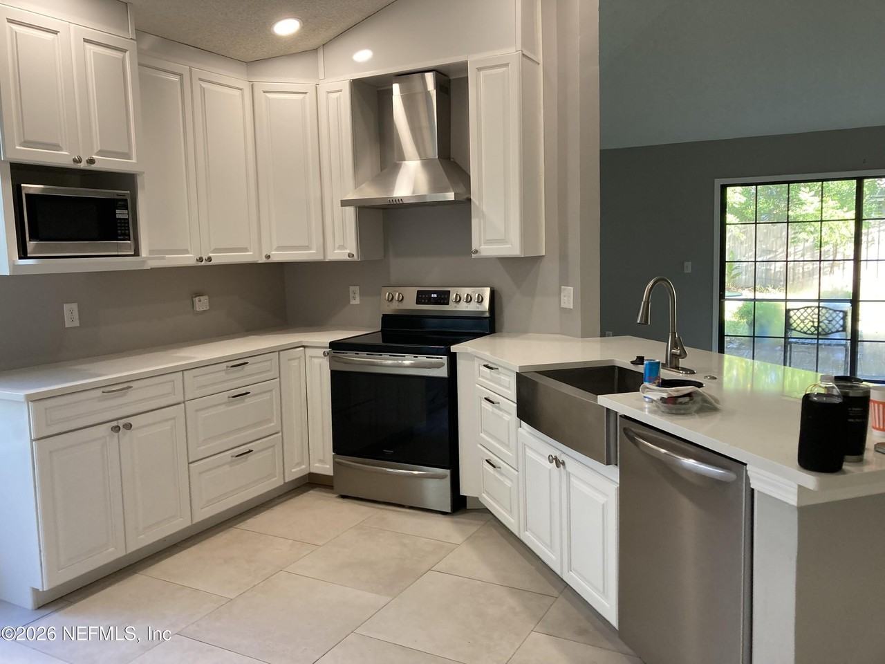 8150 Loch Lomond Ln - Photo 4 of 8
