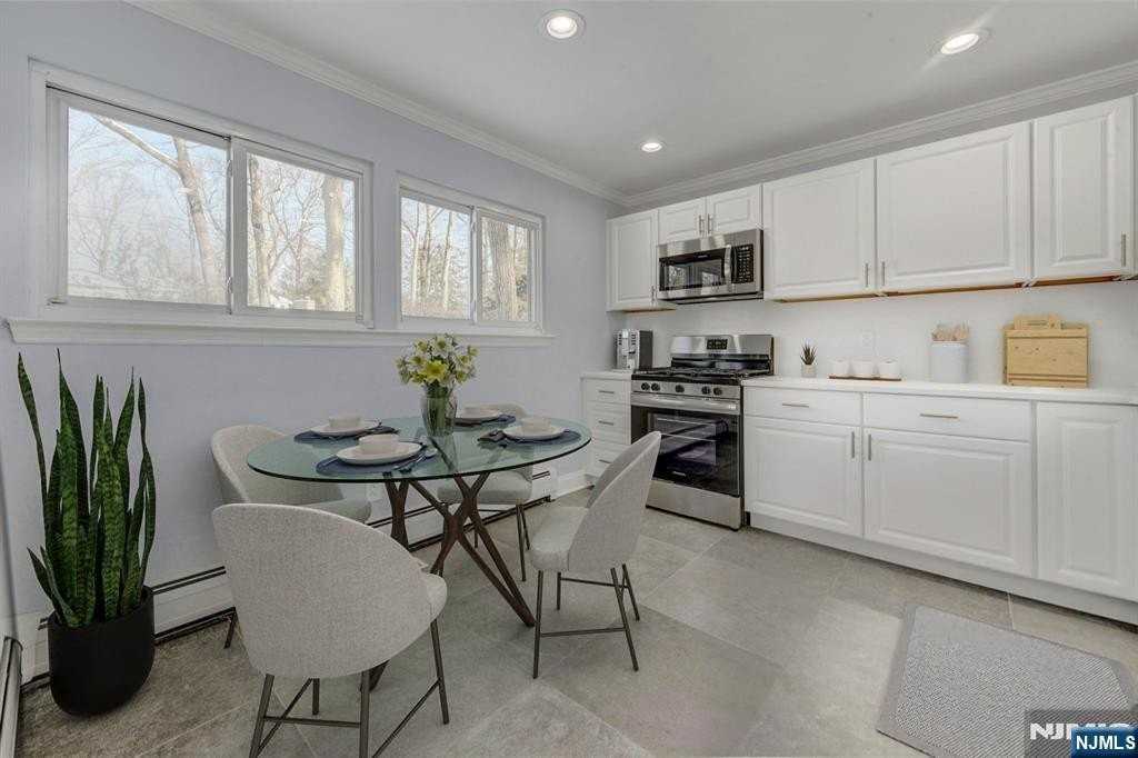 16 Cypress Peak Ln - Photo 5 of 38