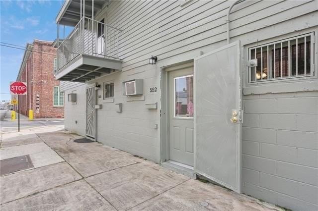 550 Saint Ferdinand St - Photo 3 of 11