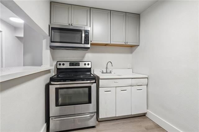 550 Saint Ferdinand St - Photo 6 of 11