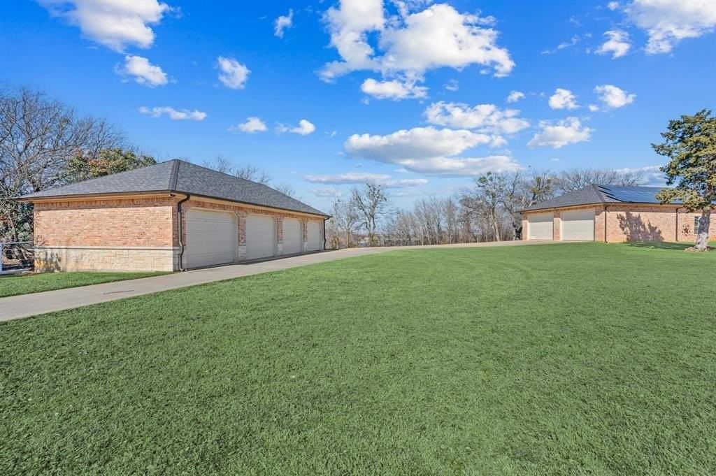 208 Highpoint Cir - Photo 4 of 32