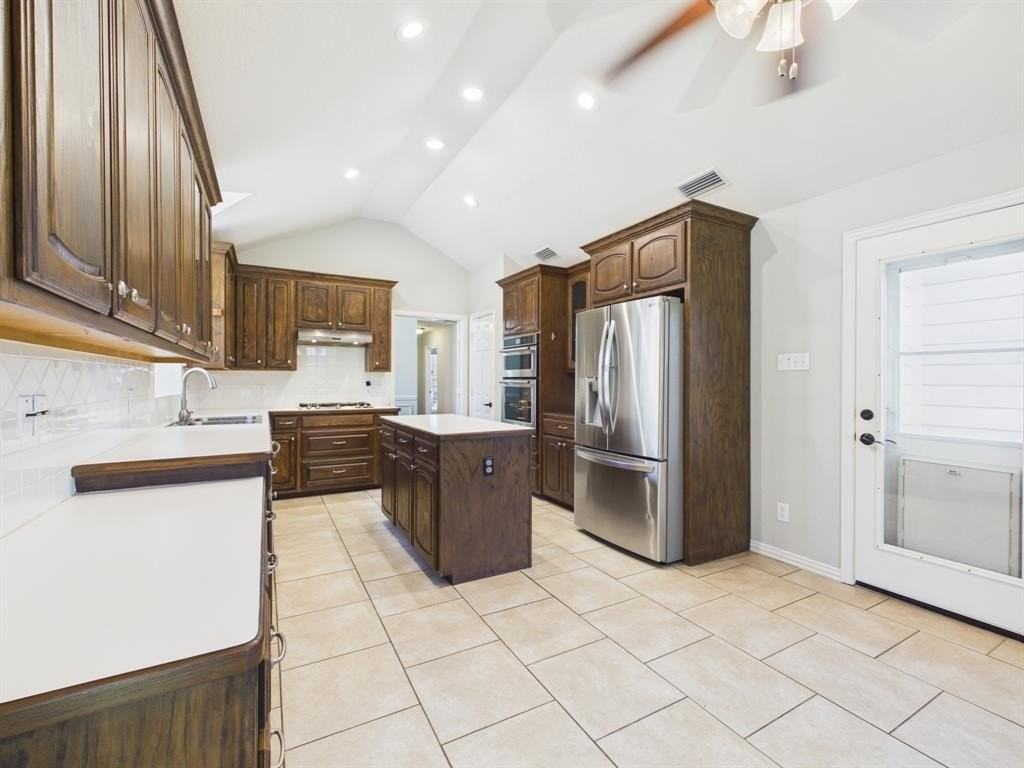 1125 Prospect Dr - Photo 4 of 21