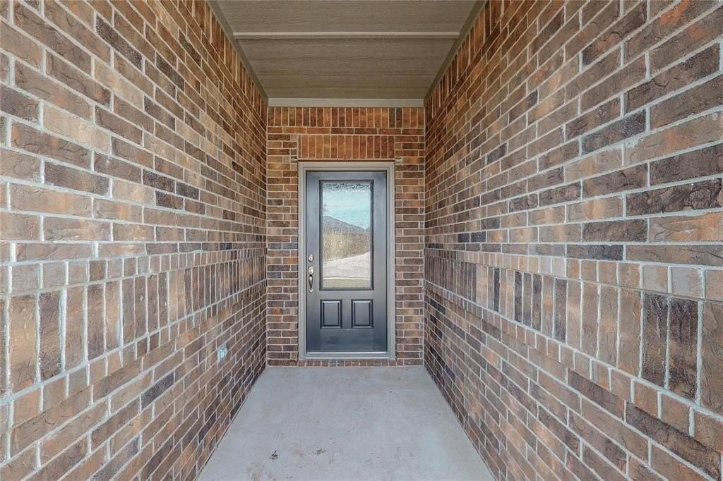2113 Emma Ct - Photo 4 of 37