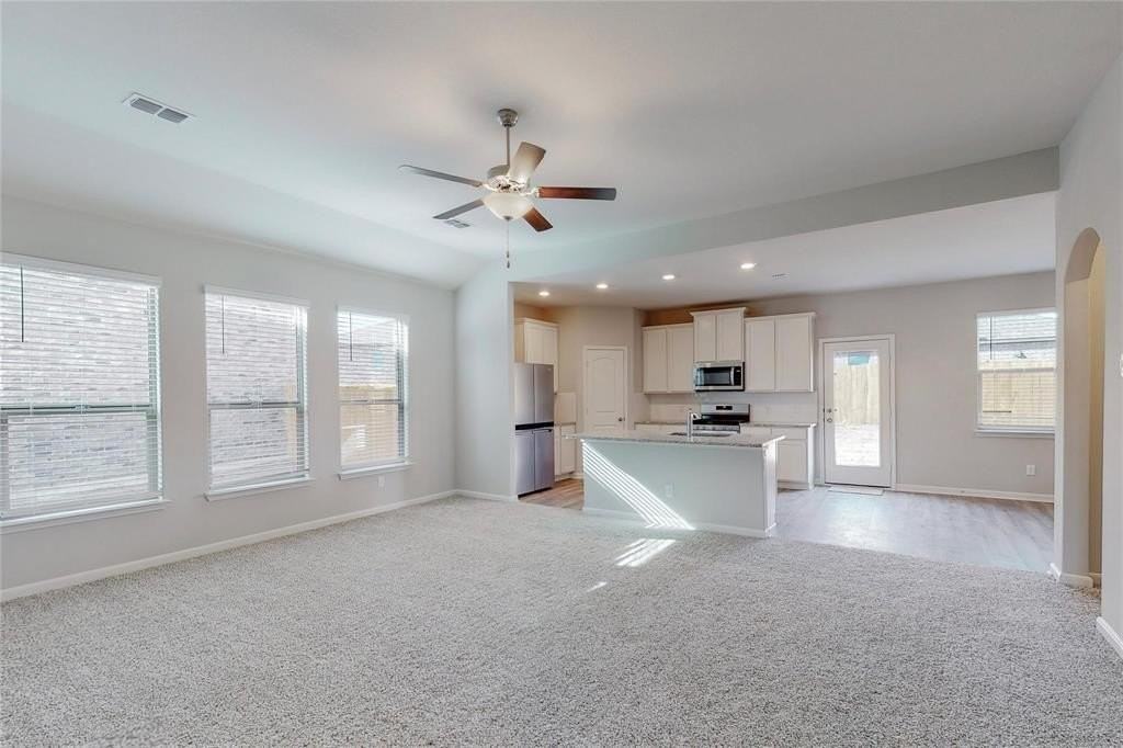 2113 Emma Ct - Photo 6 of 37