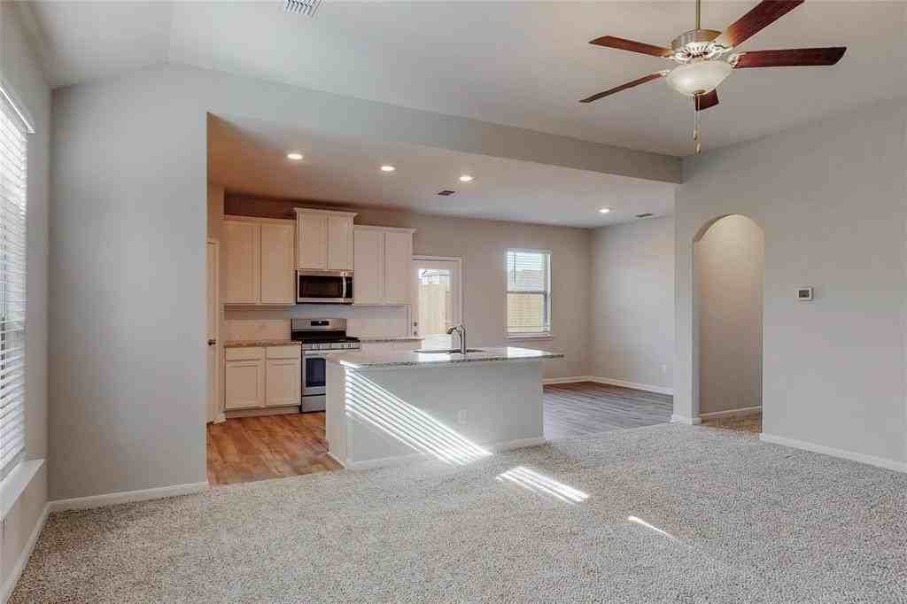 2113 Emma Ct - Photo 7 of 37