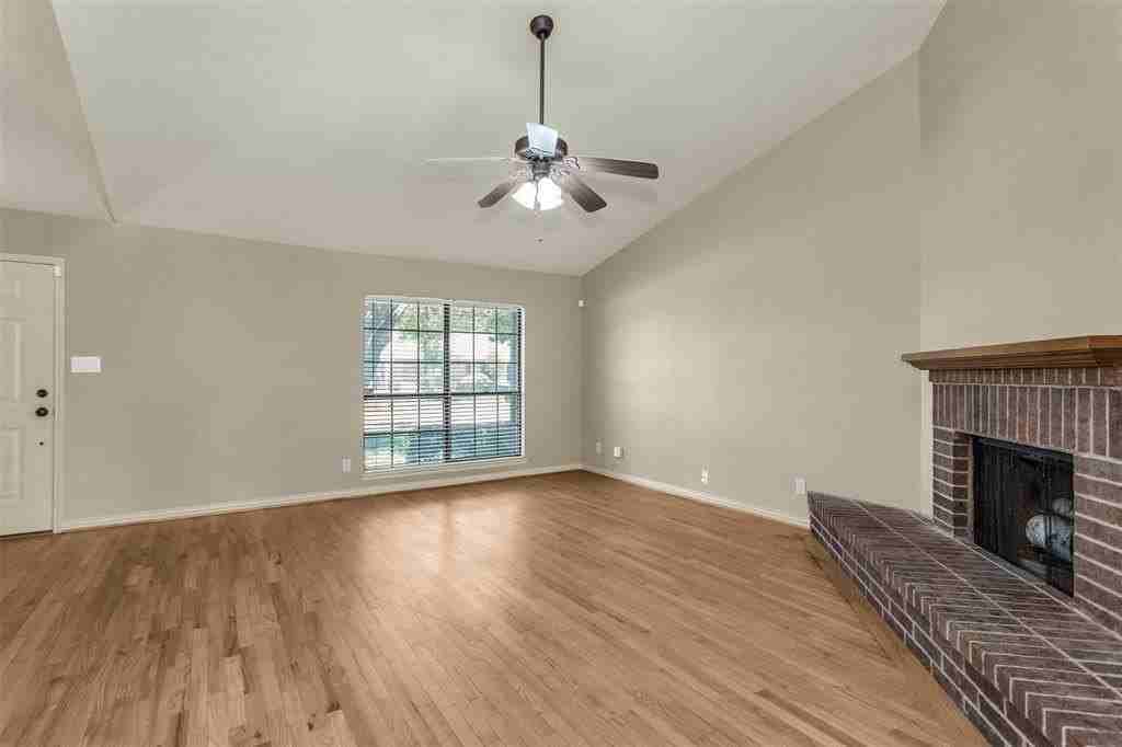 556 Freestone Dr - Photo 4 of 31