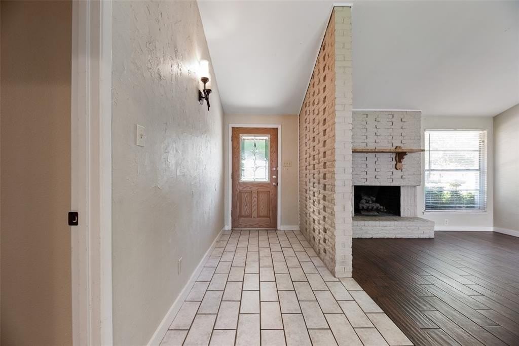 908 Prestwick Ln - Photo 5 of 22