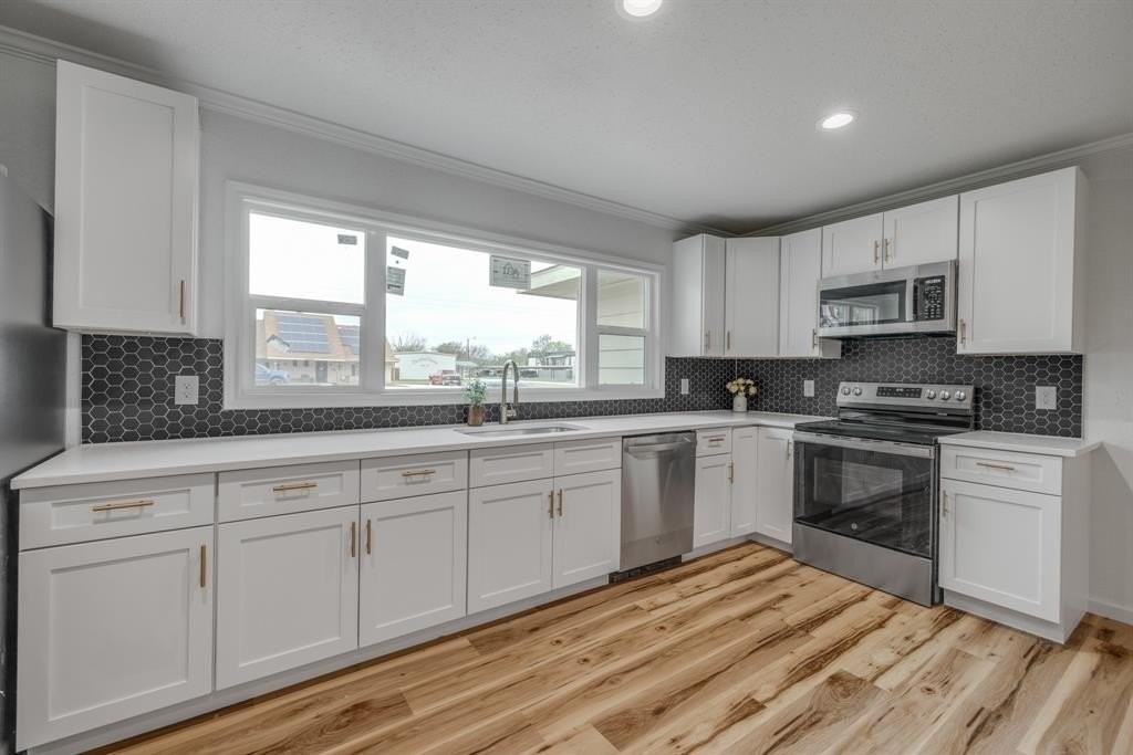 2929 Sayles Blvd - Photo 4 of 38