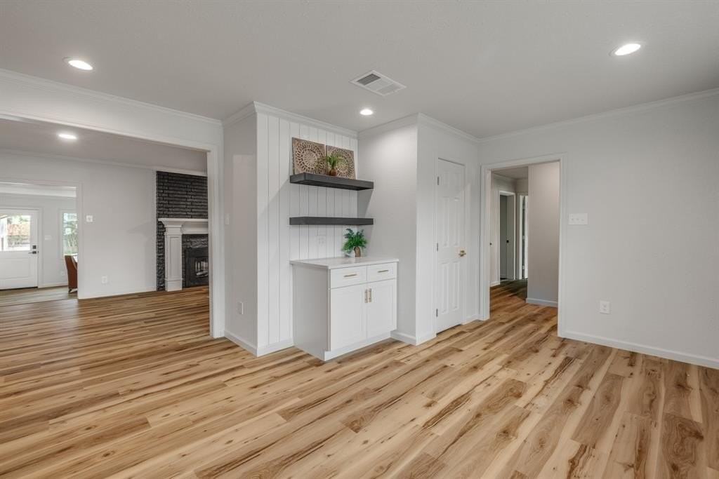 2929 Sayles Blvd - Photo 5 of 38