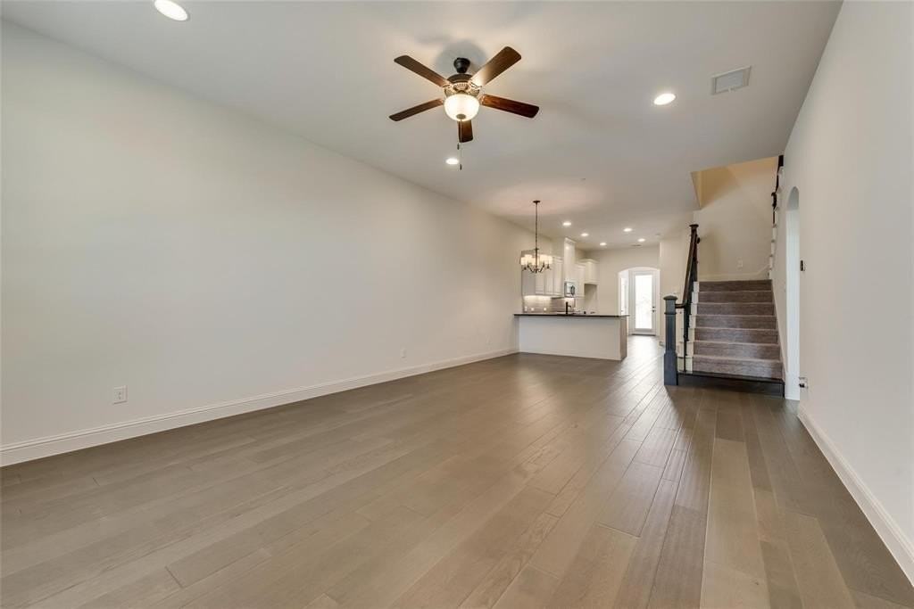 2401D Cort Dr - Photo 4 of 33