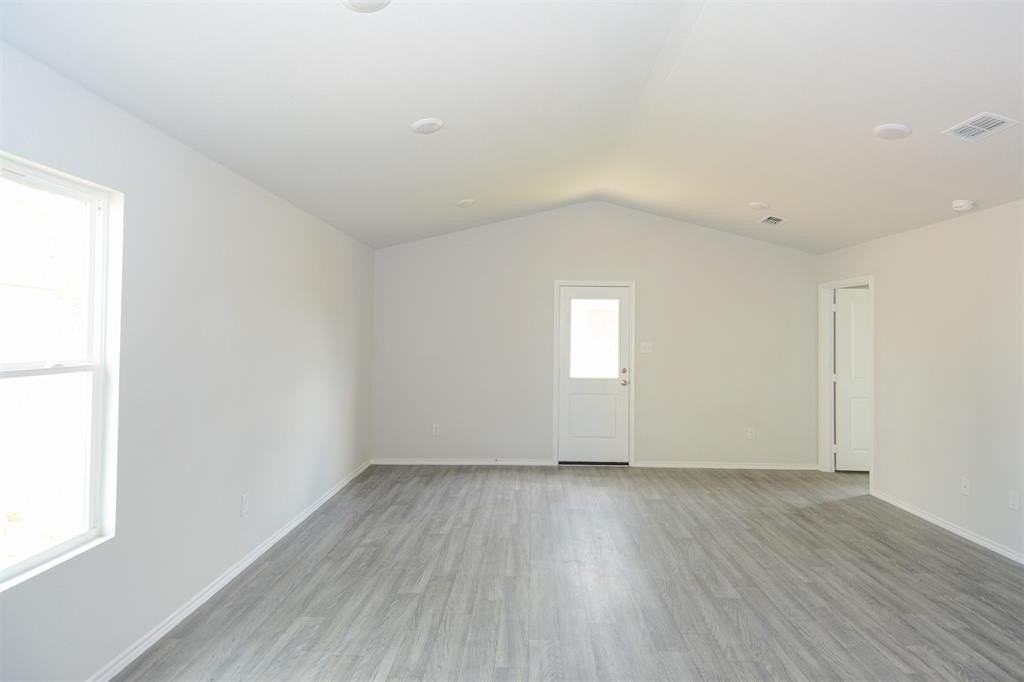 297 Victory Dr - Photo 6 of 16