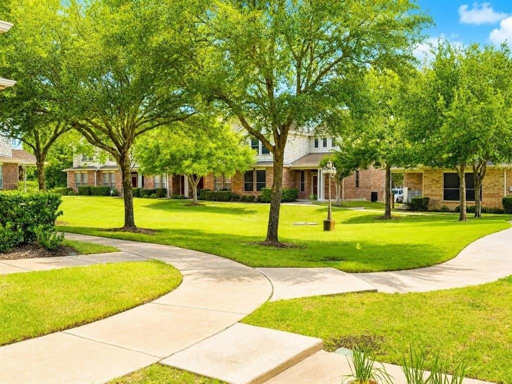 2743 Hyde Park Dr - Photo 5 of 20