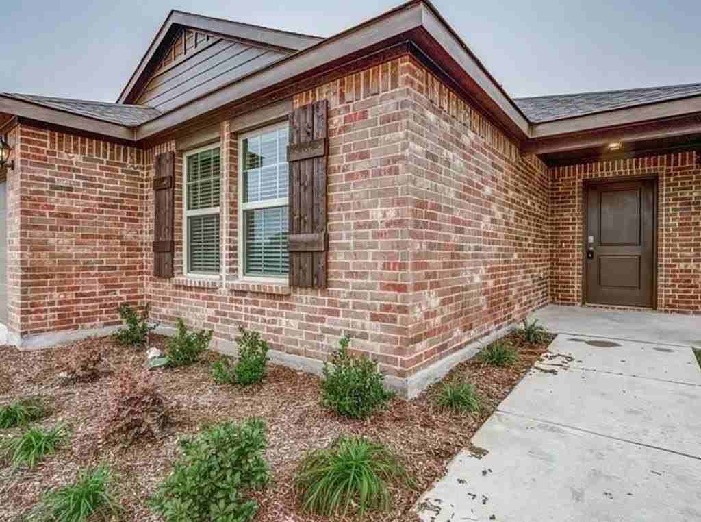 2426 Lupton St - Photo 2 of 13