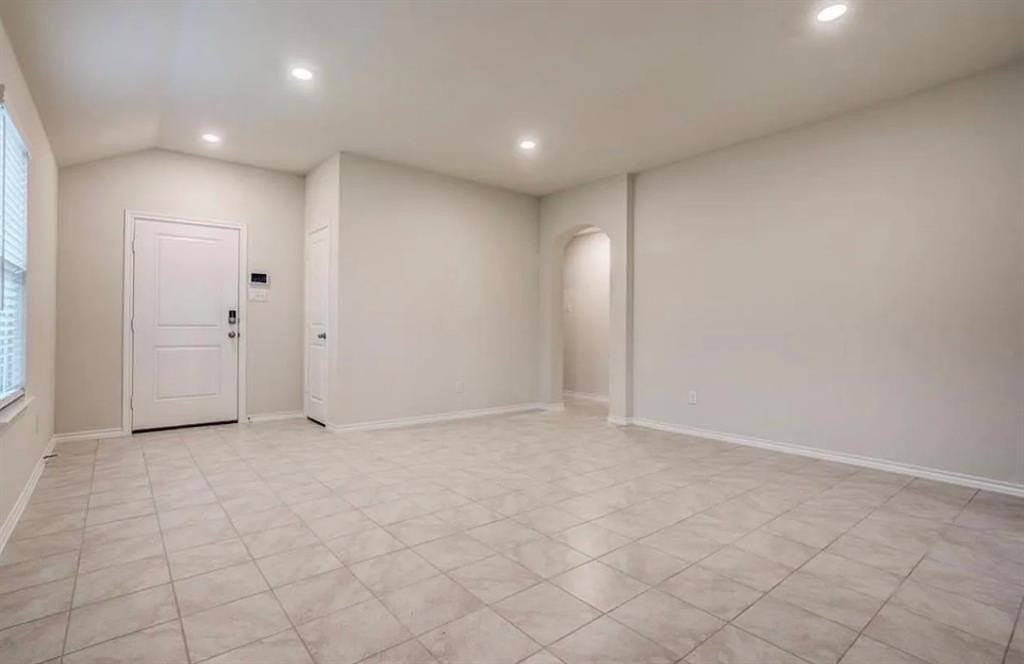 2426 Lupton St - Photo 4 of 13