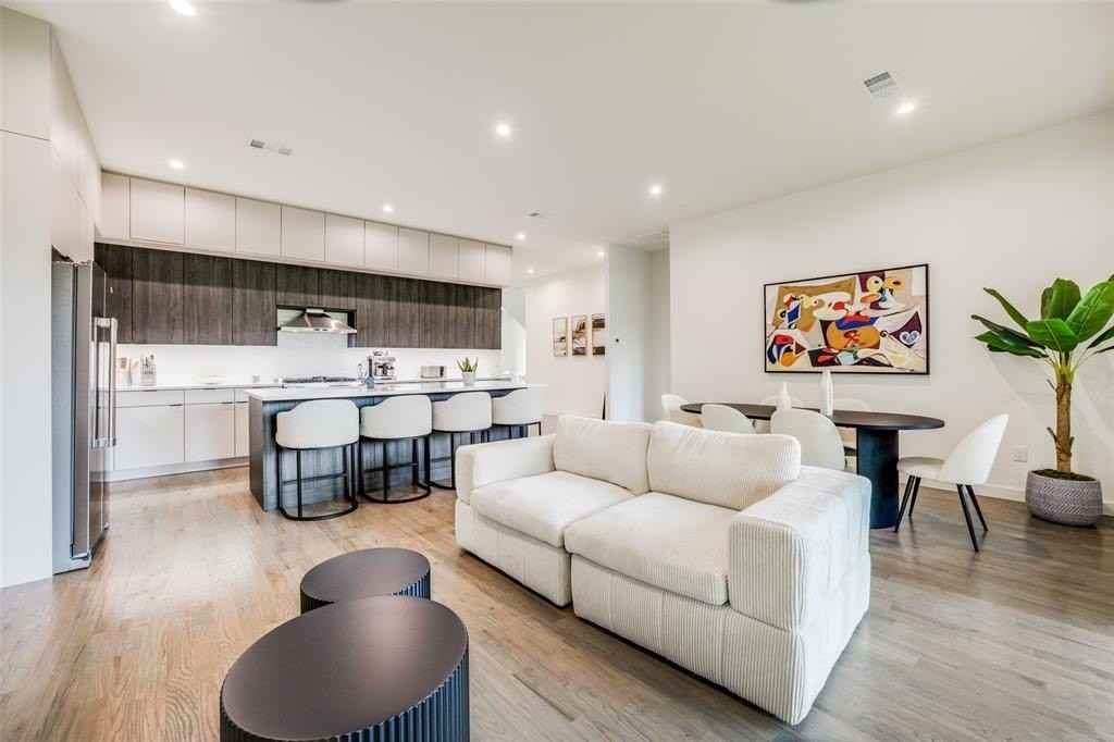 3423 N Winnetka Ave - Photo 4 of 12