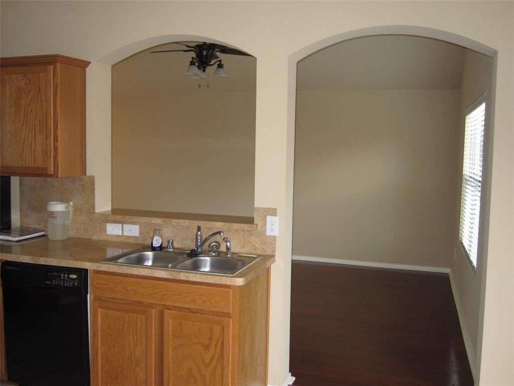 609 Twin Knoll Dr - Photo 6 of 17