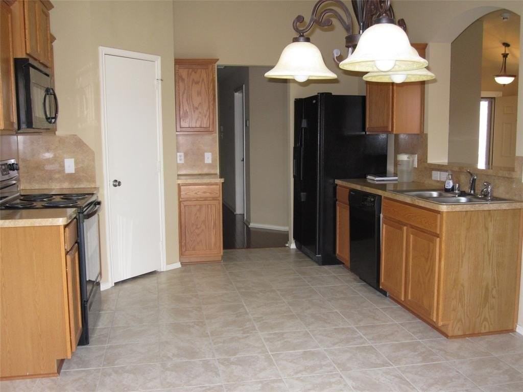 609 Twin Knoll Dr - Photo 7 of 17