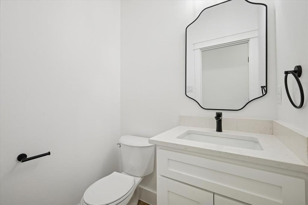 3058 Hardy St - Photo 5 of 33