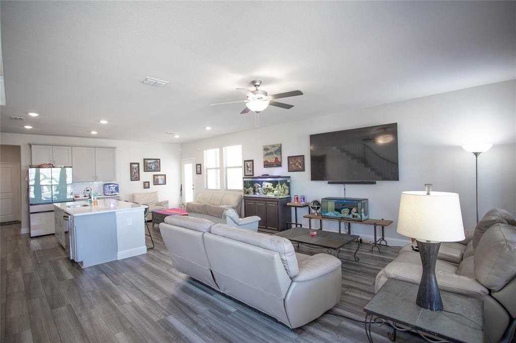 2653 Kings Canyon Mews - Photo 4 of 25