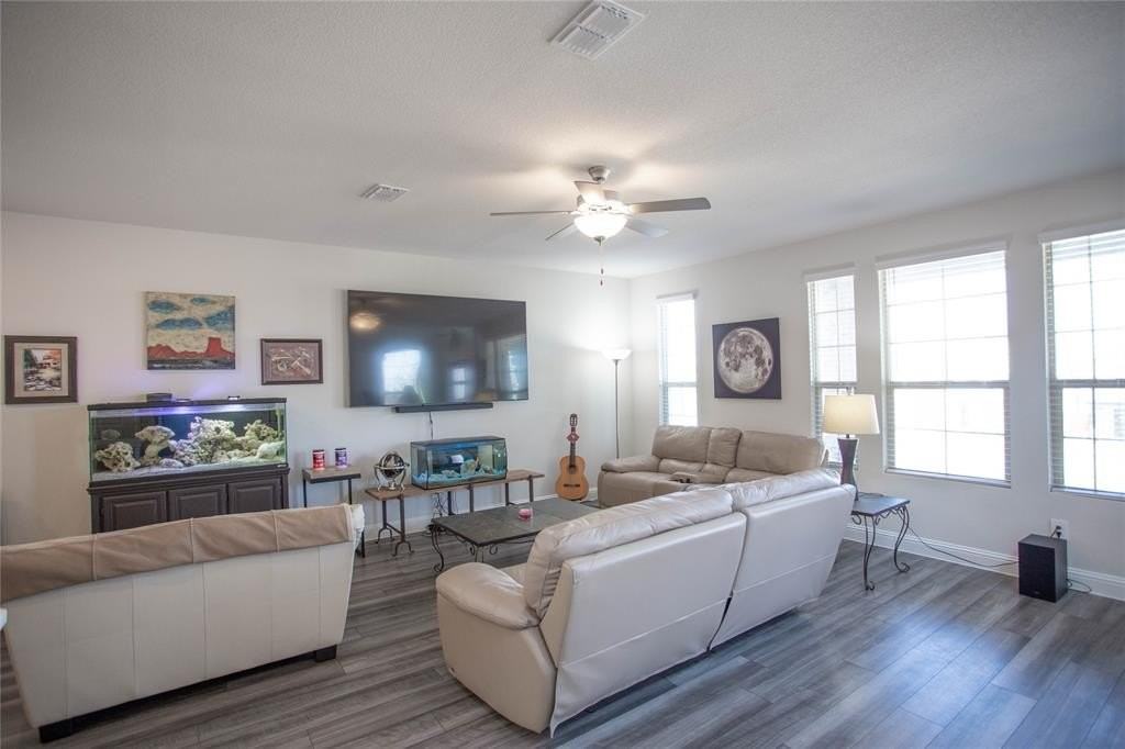 2653 Kings Canyon Mews - Photo 5 of 25