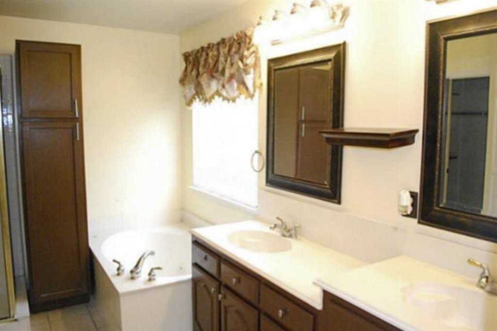 5605 Fruitwood Dr - Photo 4 of 9
