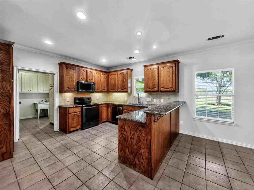1255 Vineyard Rd - Photo 6 of 20