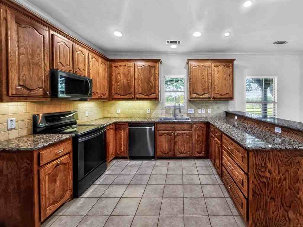 1255 Vineyard Rd - Photo 7 of 20