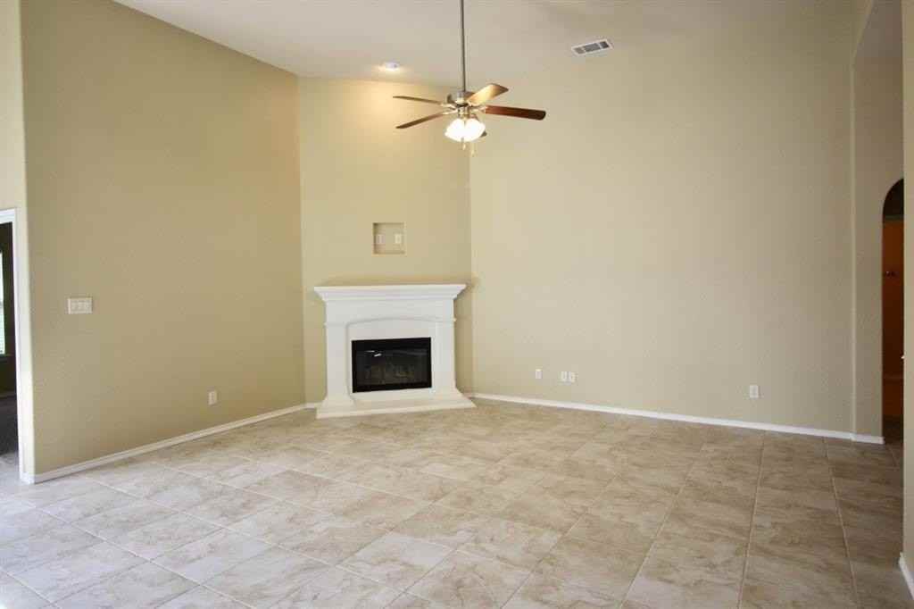 1021 Jodie Dr - Photo 2 of 15