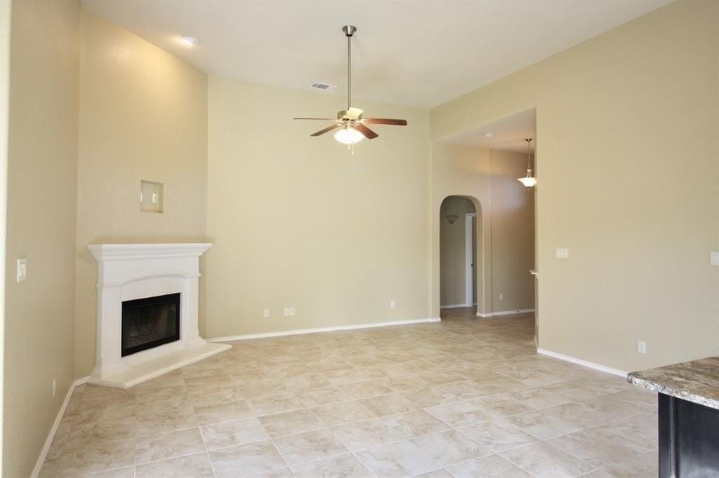 1021 Jodie Dr - Photo 3 of 15