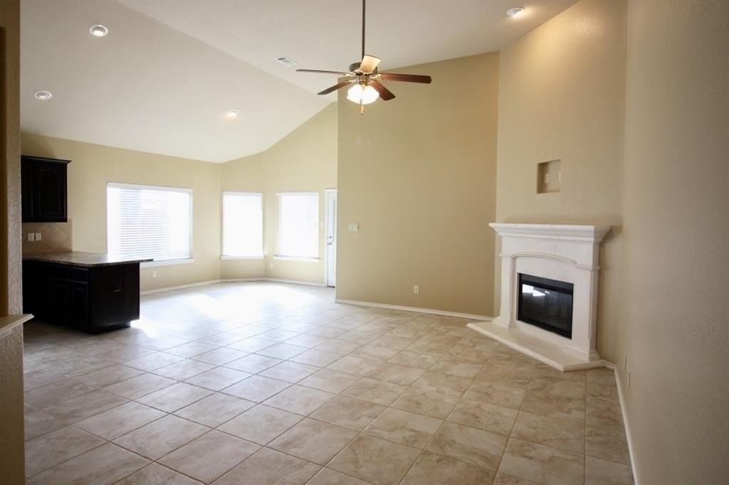 1021 Jodie Dr - Photo 4 of 15