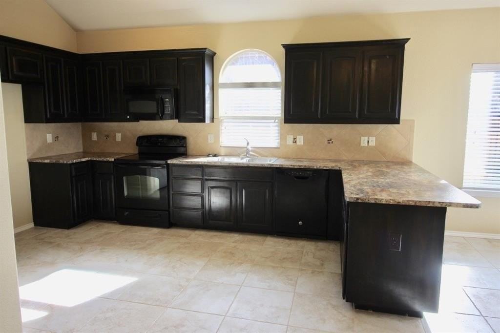 1021 Jodie Dr - Photo 5 of 15