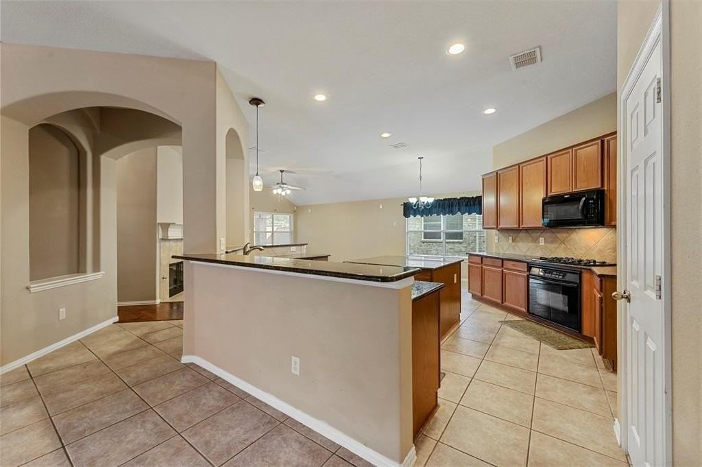 11962 Henderson Dr - Photo 4 of 24