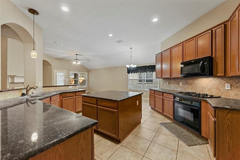 11962 Henderson Dr - Photo 5 of 24