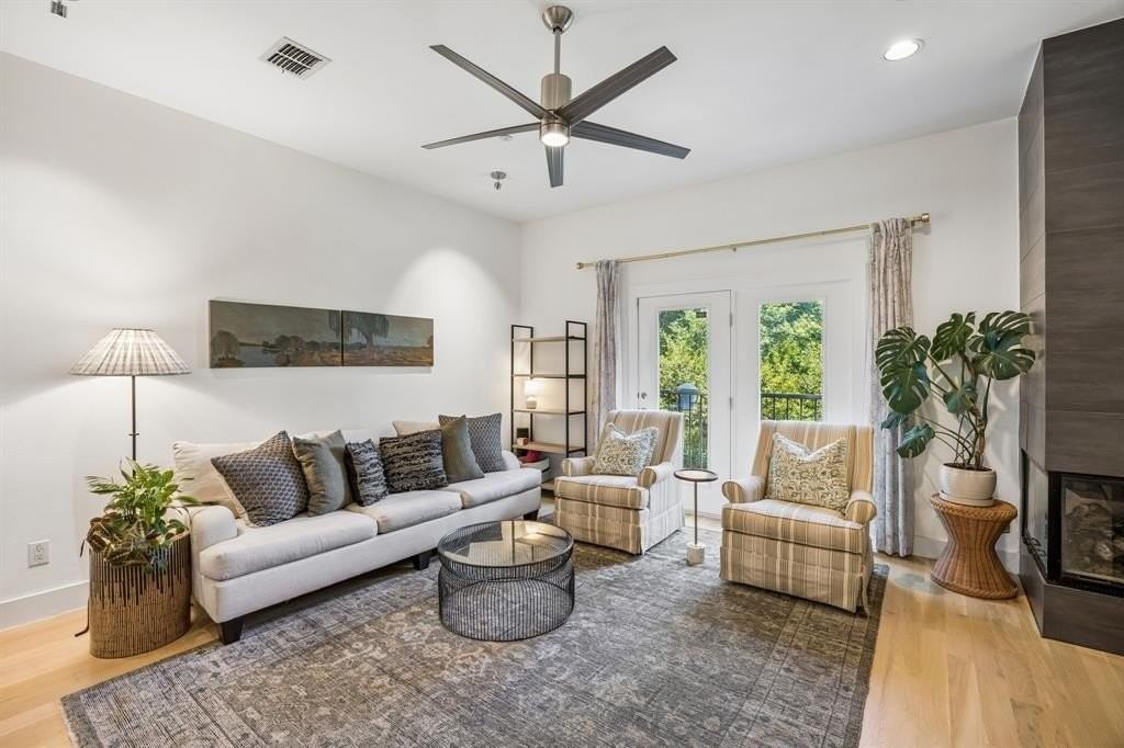 4307 Mckinney Ave #8 - Photo 5 of 27