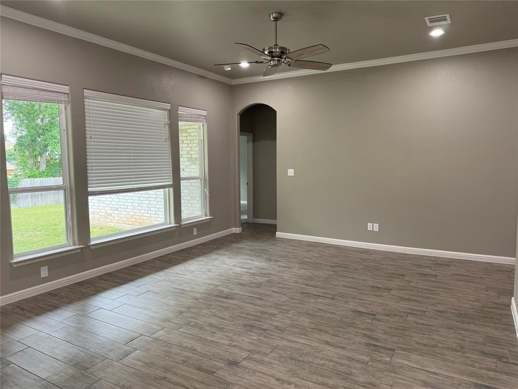 612 Sovereign Dr - Photo 3 of 15