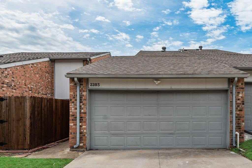 2203 Salem Dr - Photo 2 of 20