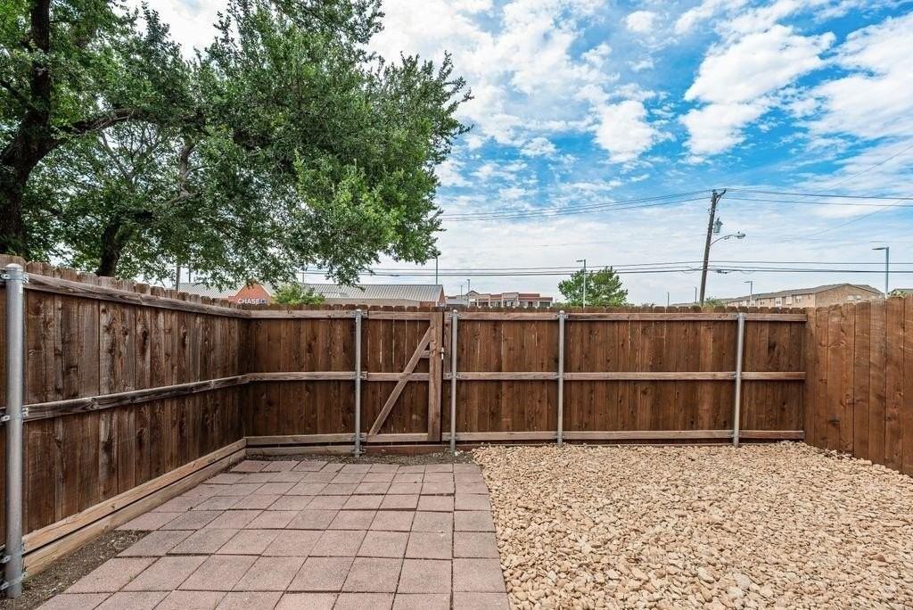 2203 Salem Dr - Photo 4 of 20