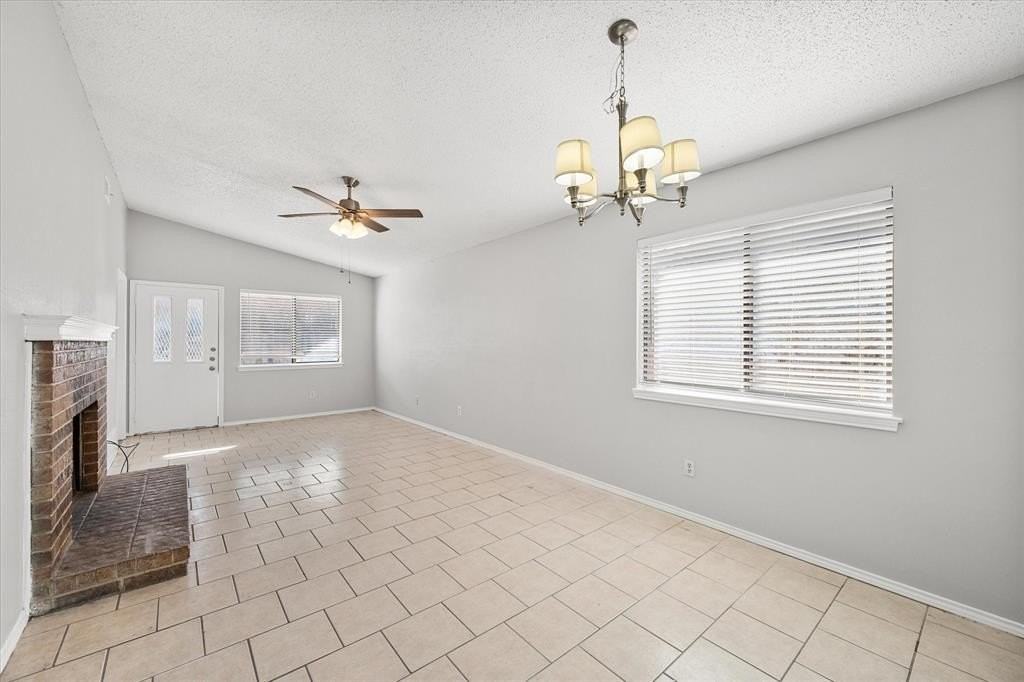 5821 Mansfield Rd - Photo 6 of 24