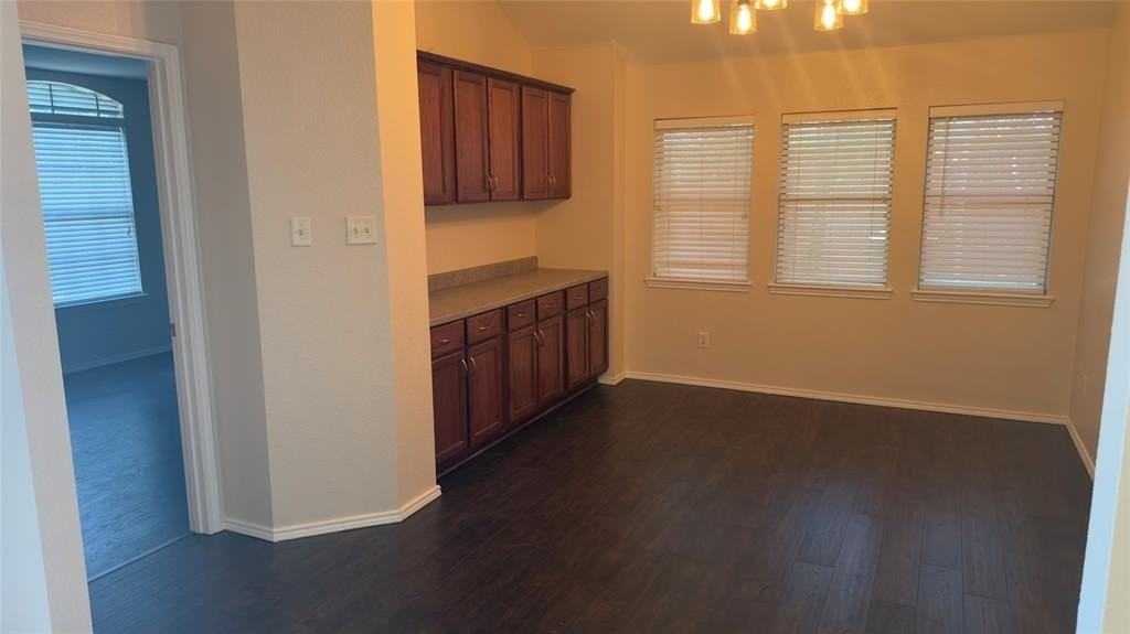 1520 Santos Dr - Photo 2 of 11