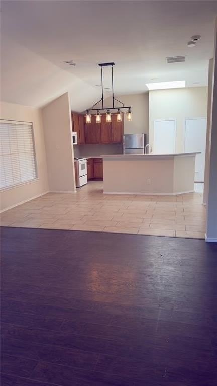 1520 Santos Dr - Photo 3 of 11